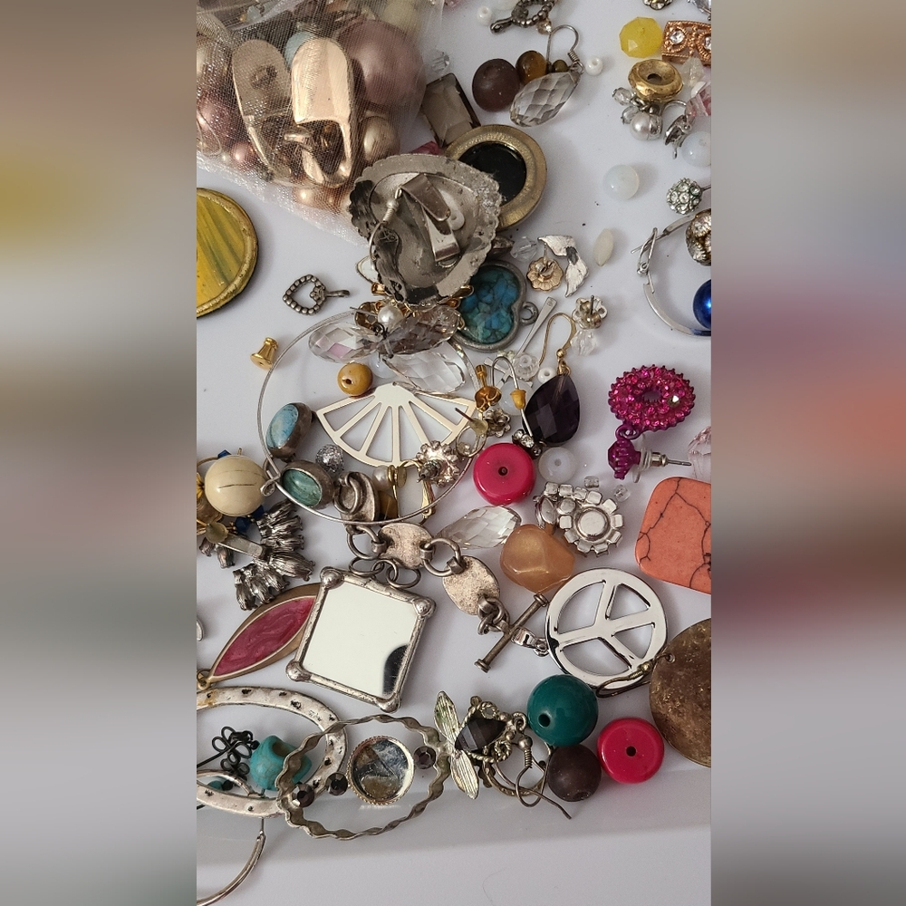 Craft Jewelry Lot Beads Bits Baubles Estate TONS Great pieces Pendants Charms - Picture 8 of 16